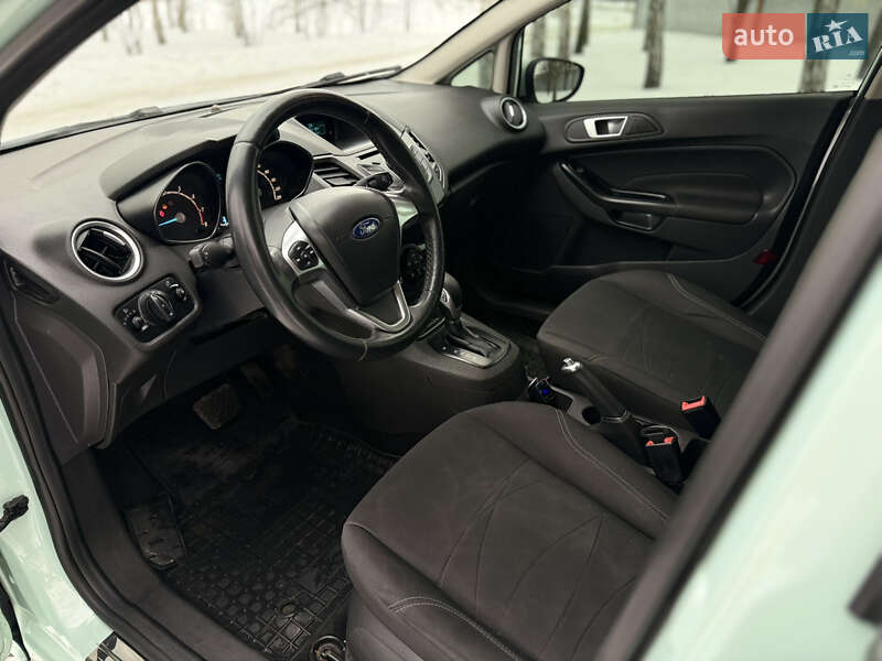 Хетчбек Ford Fiesta 2016 в Павлограді