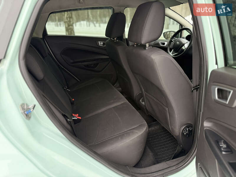 Хетчбек Ford Fiesta 2016 в Павлограді