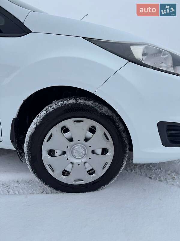 Хетчбек Ford Fiesta 2013 в Люботині