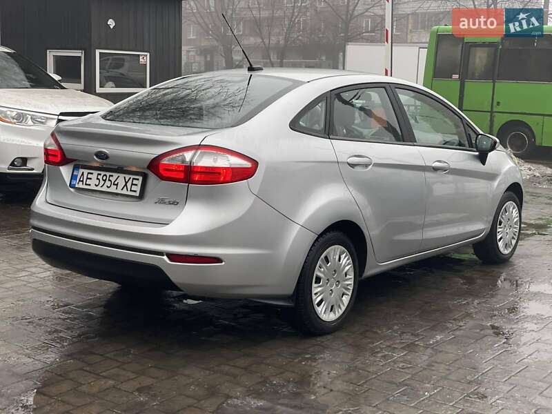 Седан Ford Fiesta 2016 в Дніпрі