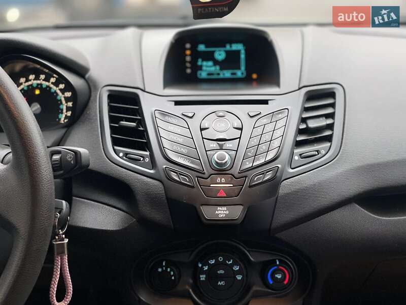 Седан Ford Fiesta 2016 в Дніпрі