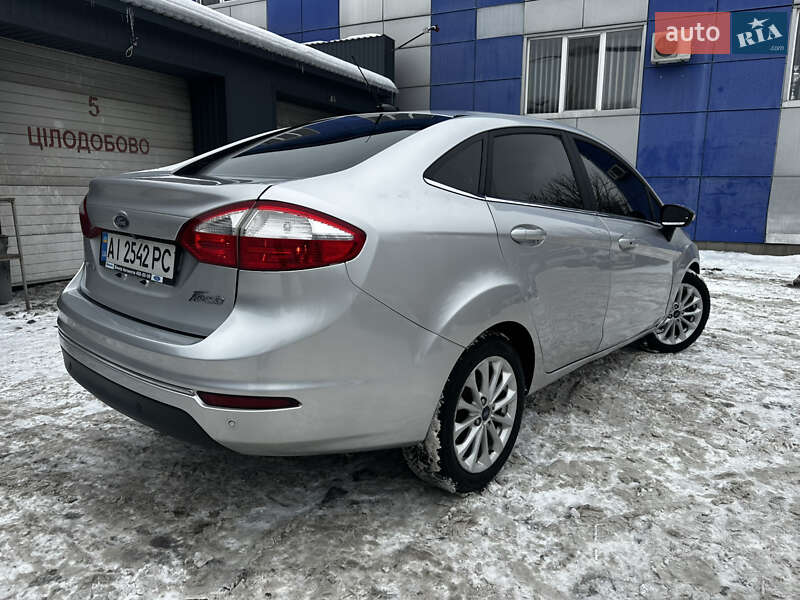 Седан Ford Fiesta 2017 в Киеве