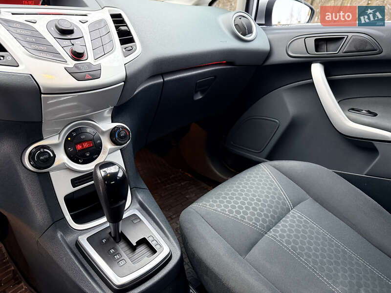 Хэтчбек Ford Fiesta 2010 в Чернигове