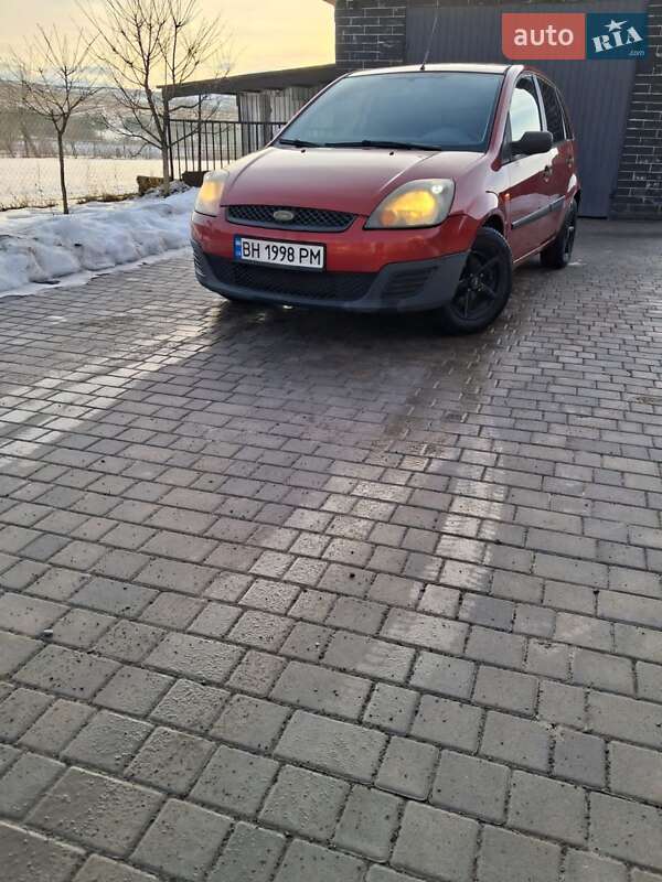 Хэтчбек Ford Fiesta 2006 в Мостиске