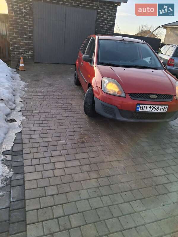 Хэтчбек Ford Fiesta 2006 в Мостиске