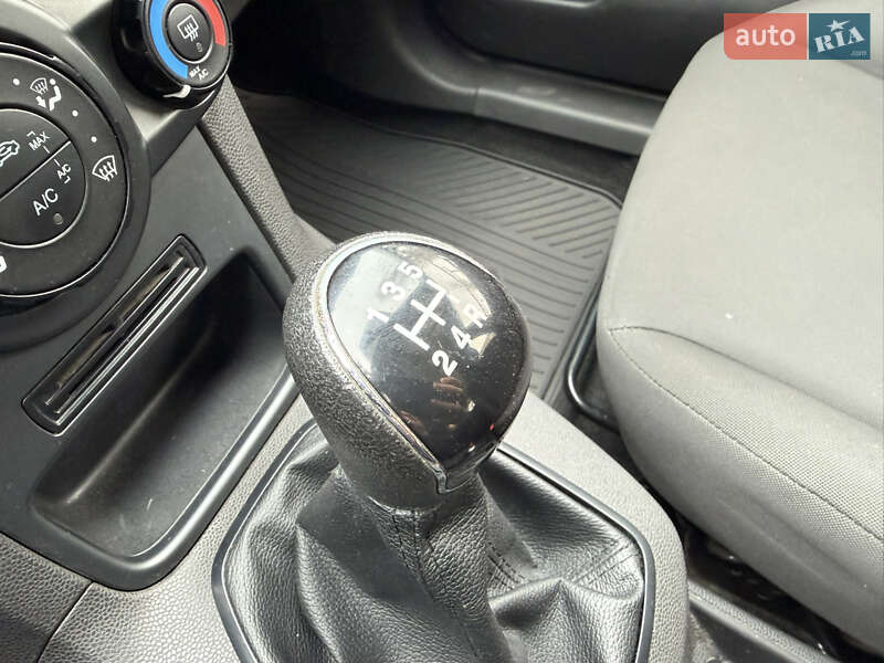 Хэтчбек Ford Fiesta 2016 в Киеве фото 20 Хэтчбек Ford Fiesta 2016 в Киеве
