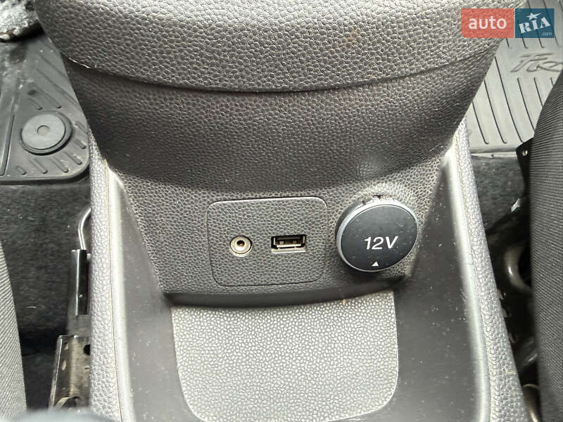 Хэтчбек Ford Fiesta 2016 в Киеве фото 21 Хэтчбек Ford Fiesta 2016 в Киеве