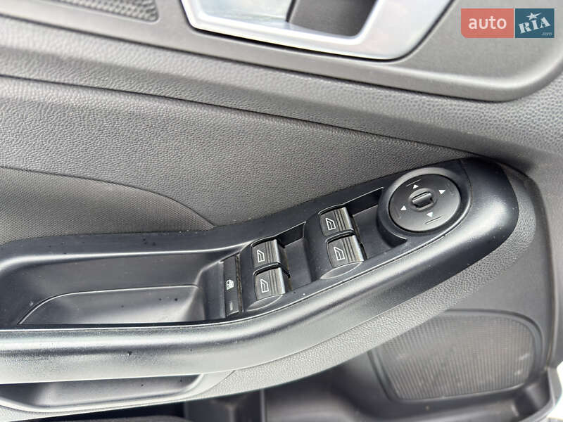 Хэтчбек Ford Fiesta 2016 в Киеве фото 32 Хэтчбек Ford Fiesta 2016 в Киеве