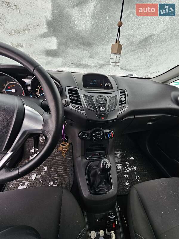 Хэтчбек Ford Fiesta 2016 в Киеве