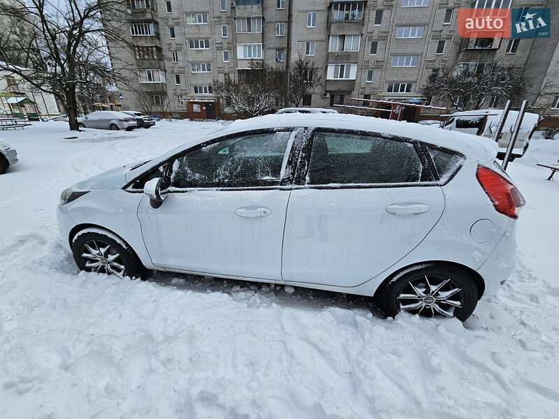 Хэтчбек Ford Fiesta 2016 в Киеве