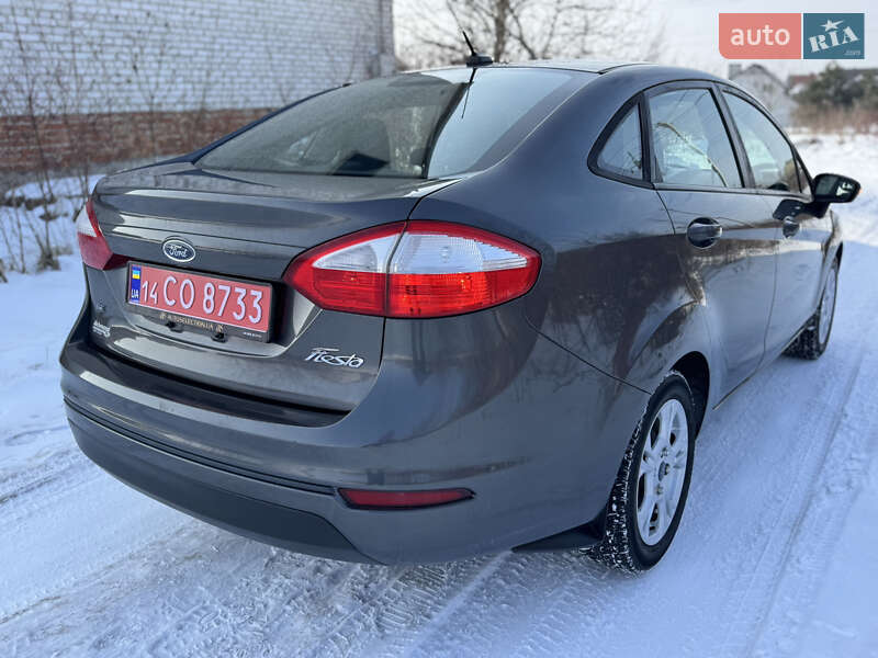 Седан Ford Fiesta 2015 в Львові