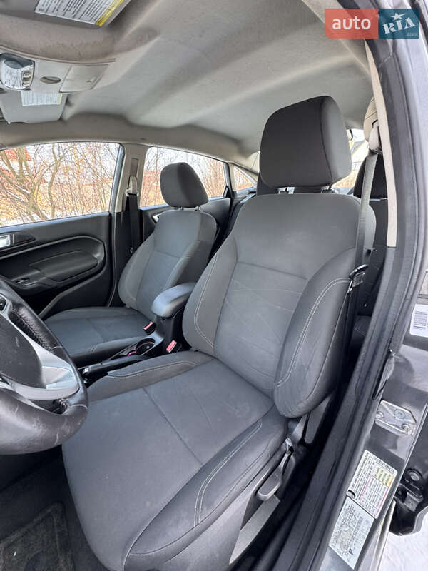 Седан Ford Fiesta 2015 в Львові