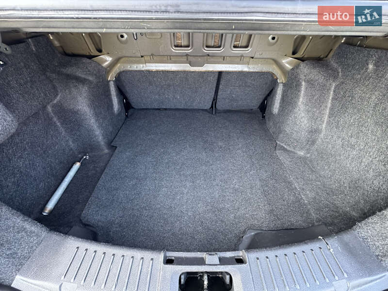 Седан Ford Fiesta 2015 в Львові