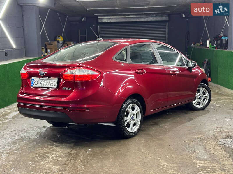 Седан Ford Fiesta 2014 в Киеве