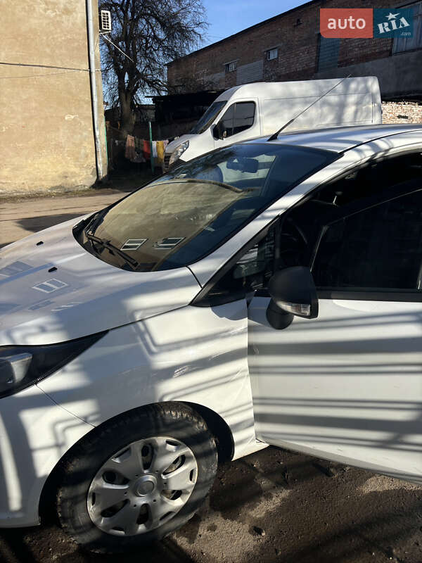 Хетчбек Ford Fiesta 2012 в Львові