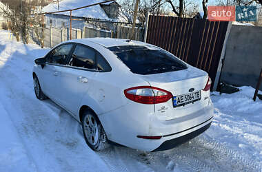 Седан Ford Fiesta 2015 в Дніпрі