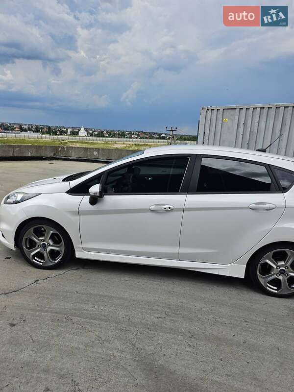 Хэтчбек Ford Fiesta 2016 в Стрые