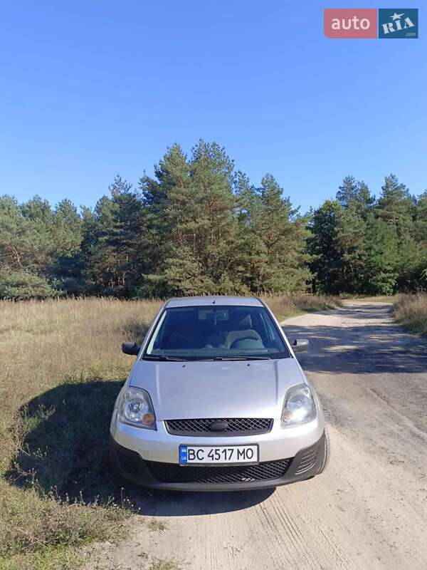 Хэтчбек Ford Fiesta 2006 в Шептицькому