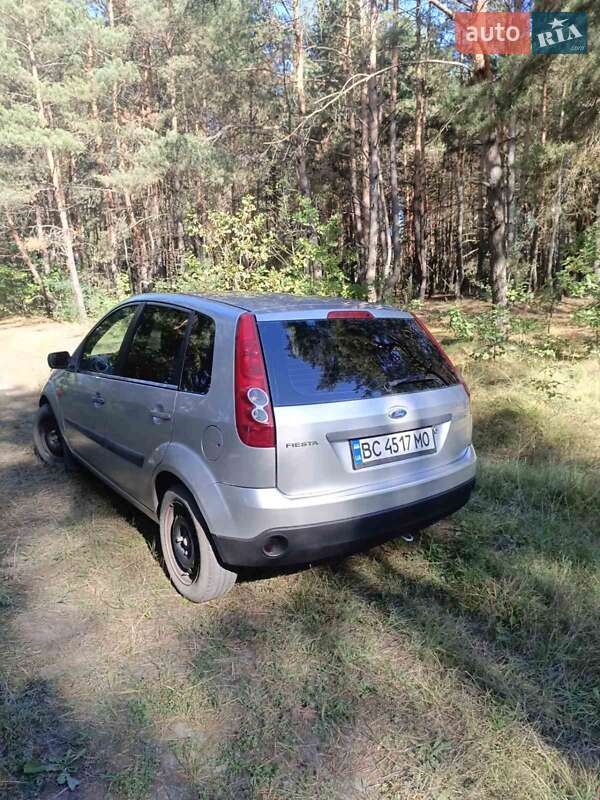 Хэтчбек Ford Fiesta 2006 в Шептицькому