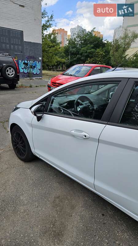 Хэтчбек Ford Fiesta 2017 в Киеве