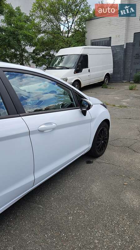 Хэтчбек Ford Fiesta 2017 в Киеве