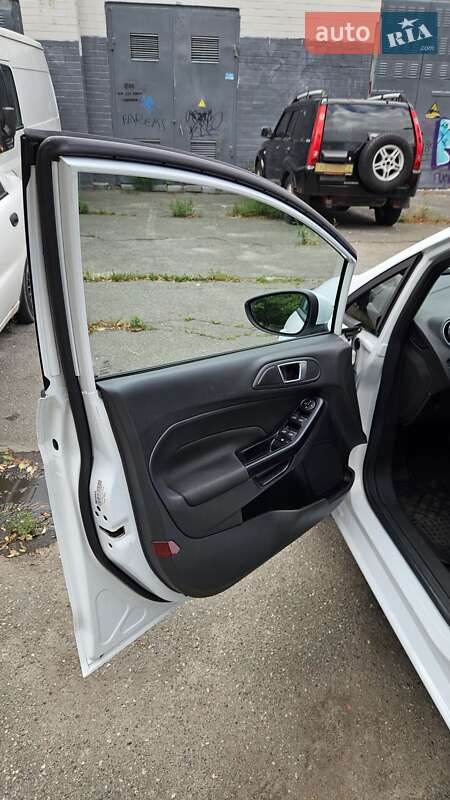 Хэтчбек Ford Fiesta 2017 в Киеве