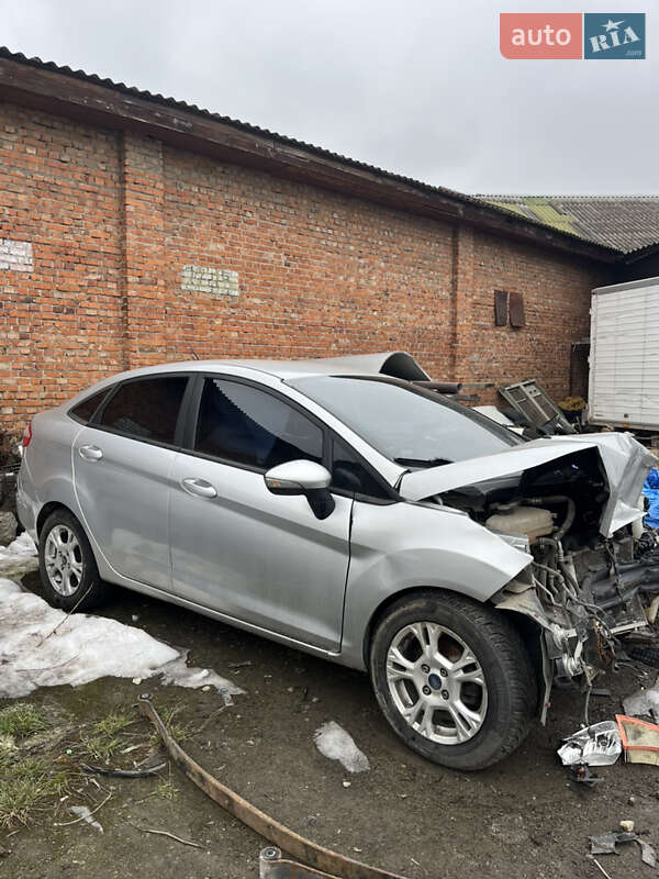 Седан Ford Fiesta 2016 в Ивано-Франковске
