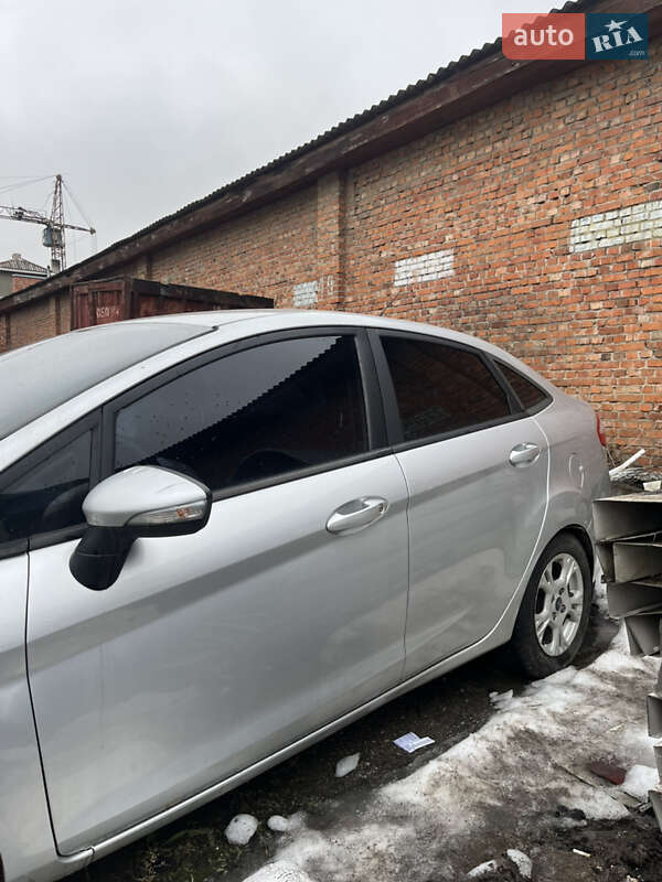 Седан Ford Fiesta 2016 в Ивано-Франковске