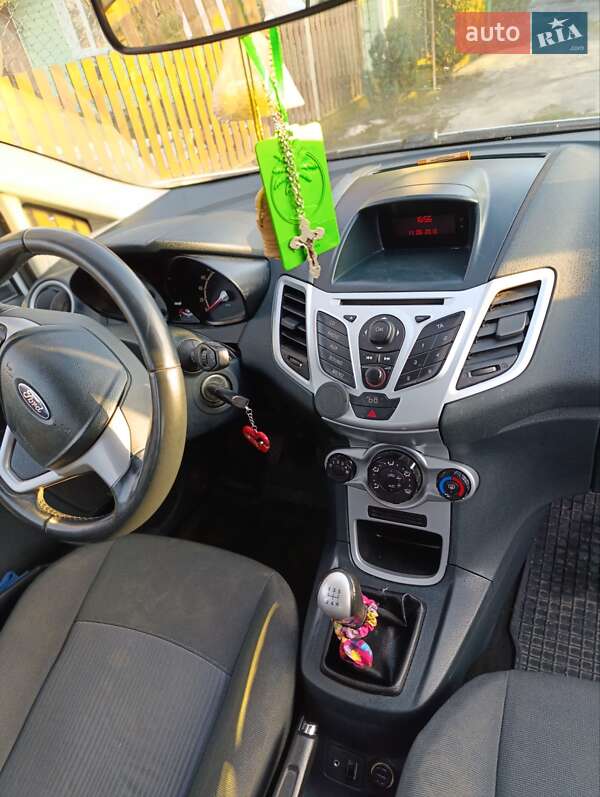 Хэтчбек Ford Fiesta 2012 в Стрые