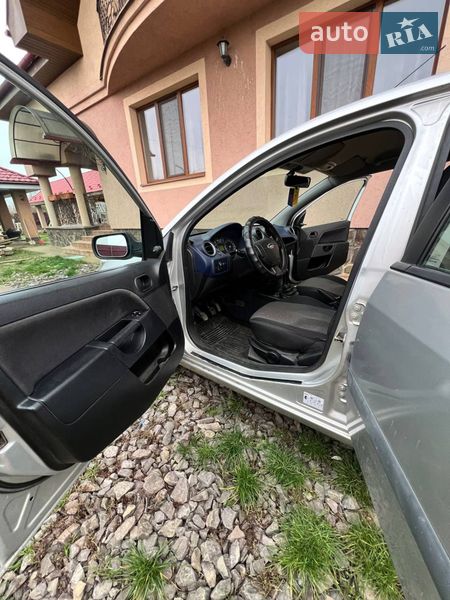 Хетчбек Ford Fiesta 2007 в Ужгороді