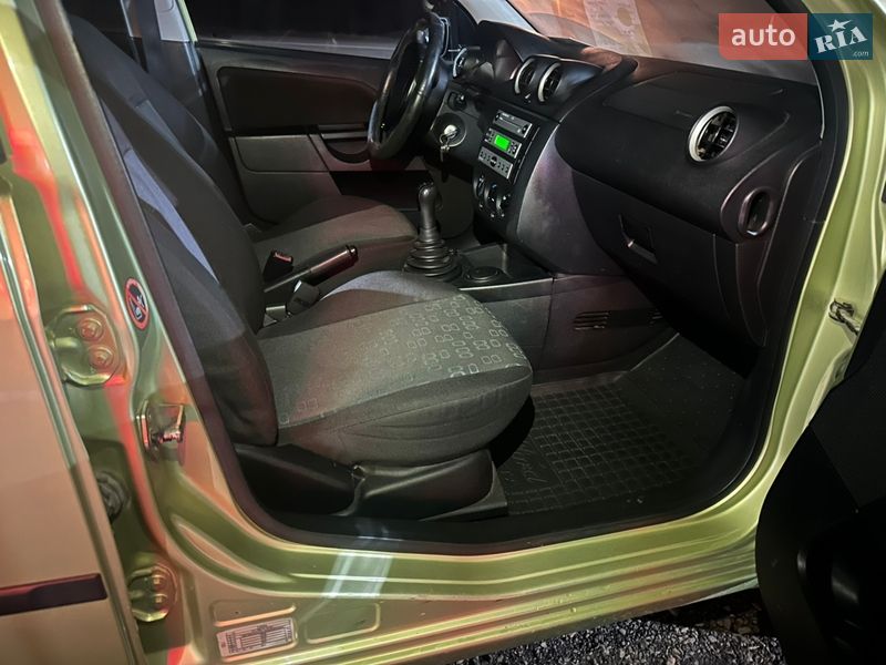Хетчбек Ford Fiesta 2004 в Івано-Франківську