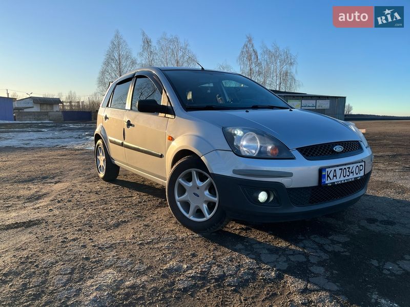Хэтчбек Ford Fiesta 2008 в Киеве
