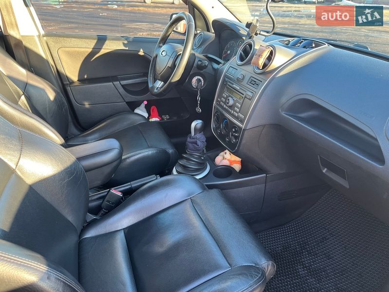 Хэтчбек Ford Fiesta 2008 в Киеве