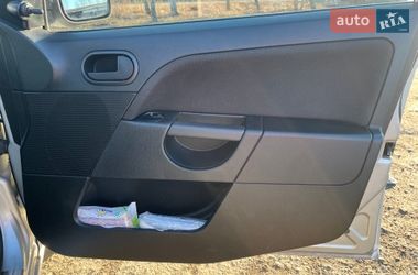 Хэтчбек Ford Fiesta 2008 в Киеве