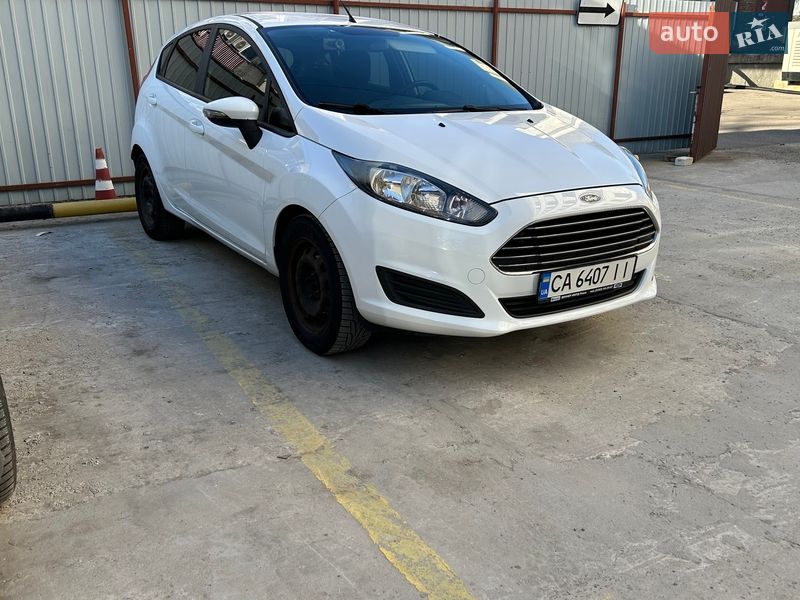 Хетчбек Ford Fiesta 2014 в Черкасах