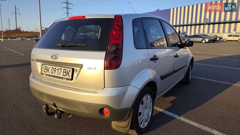 Хэтчбек Ford Fiesta 2006 в Ровно