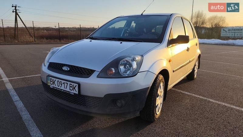 Хэтчбек Ford Fiesta 2006 в Ровно