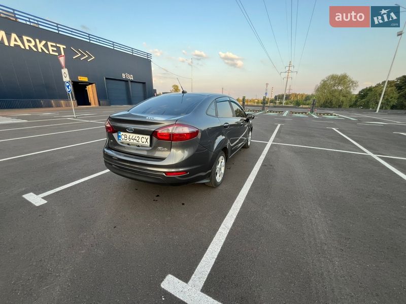 Седан Ford Fiesta 2015 в Чернигове