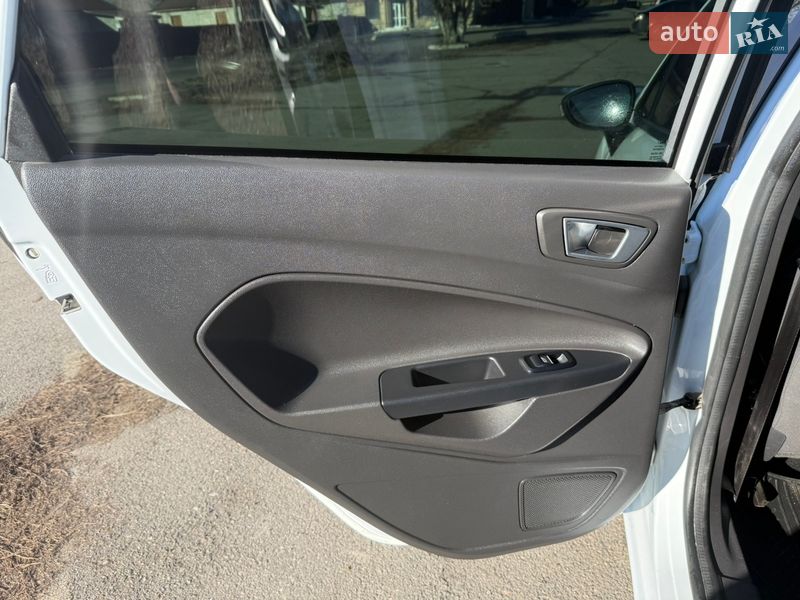 Хэтчбек Ford Fiesta 2017 в Смеле