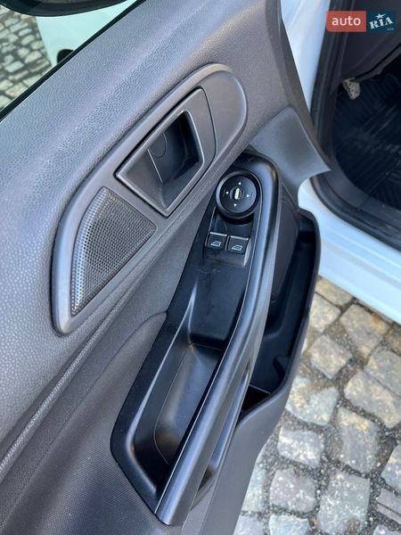 Хетчбек Ford Fiesta 2013 в Чинадієвому