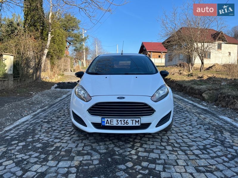 Хетчбек Ford Fiesta 2013 в Чинадієвому