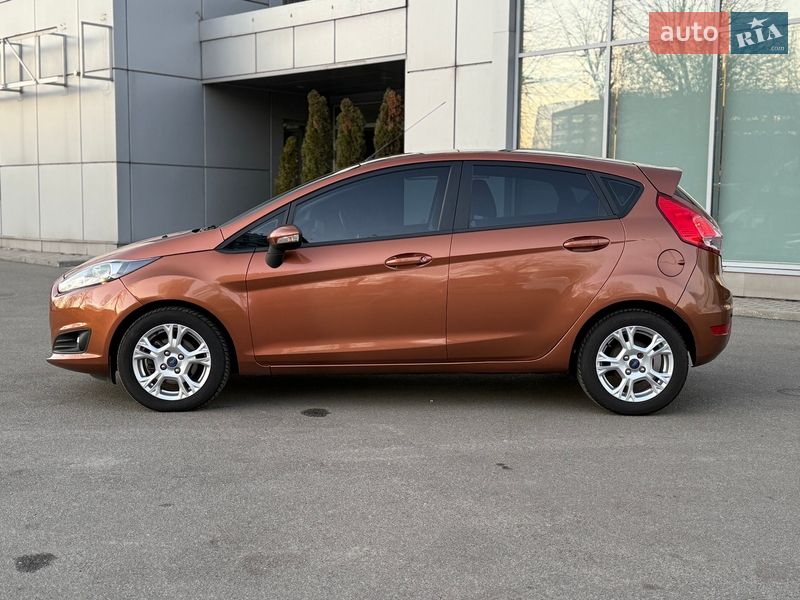 Хетчбек Ford Fiesta 2016 в Києві