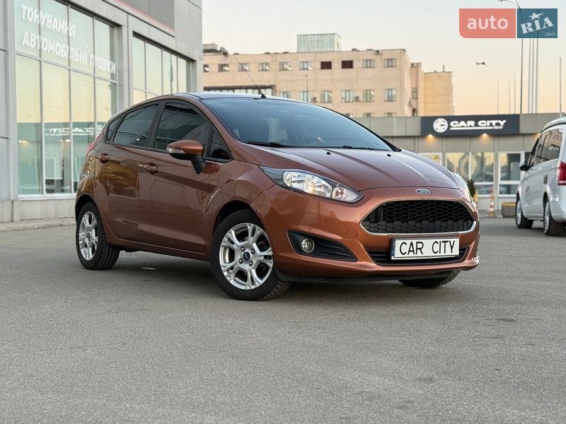 Хетчбек Ford Fiesta 2016 в Києві