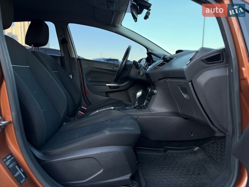 Хетчбек Ford Fiesta 2016 в Києві