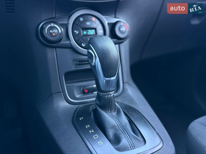 Хетчбек Ford Fiesta 2016 в Києві