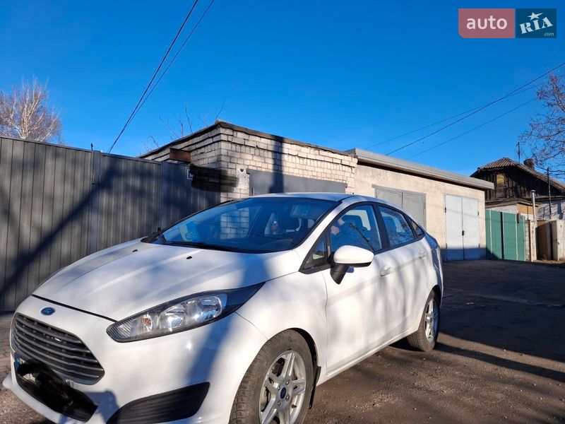 Седан Ford Fiesta 2018 в Днепре