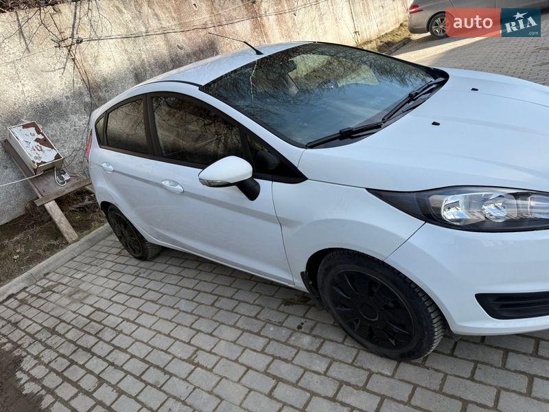 Хетчбек Ford Fiesta 2016 в Львові