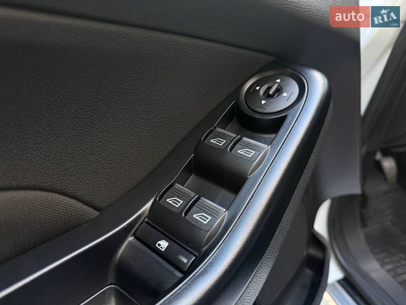 Хэтчбек Ford Fiesta 2016 в Киеве