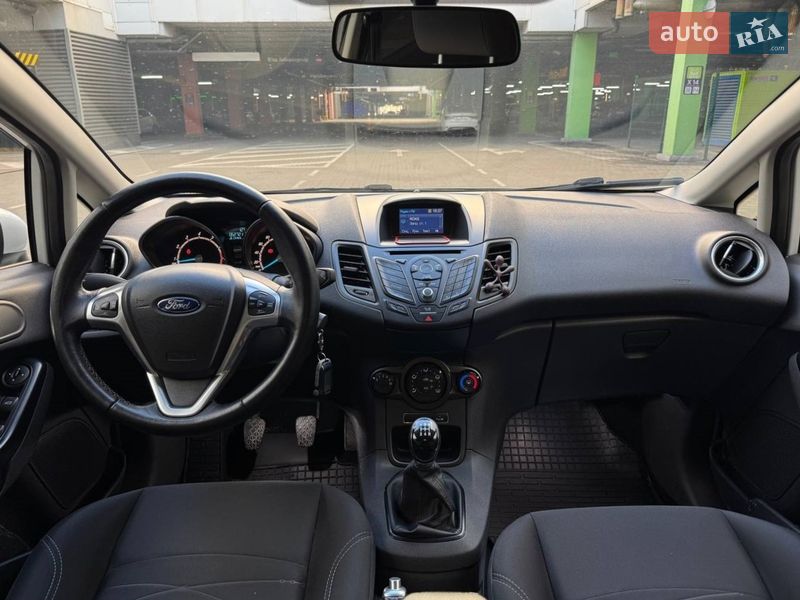 Хэтчбек Ford Fiesta 2016 в Киеве