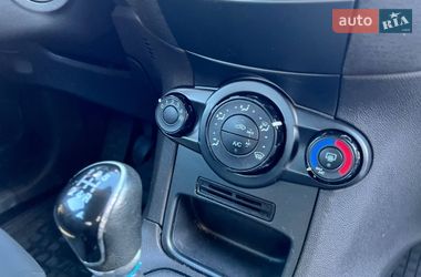 Хэтчбек Ford Fiesta 2016 в Киеве